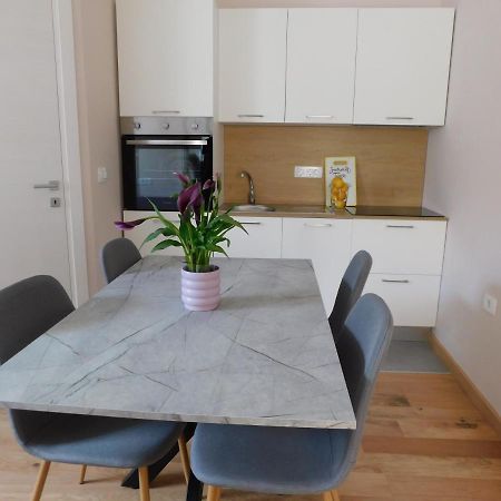 Hisa Limoni Apartment โคเปร์ ภายนอก รูปภาพ