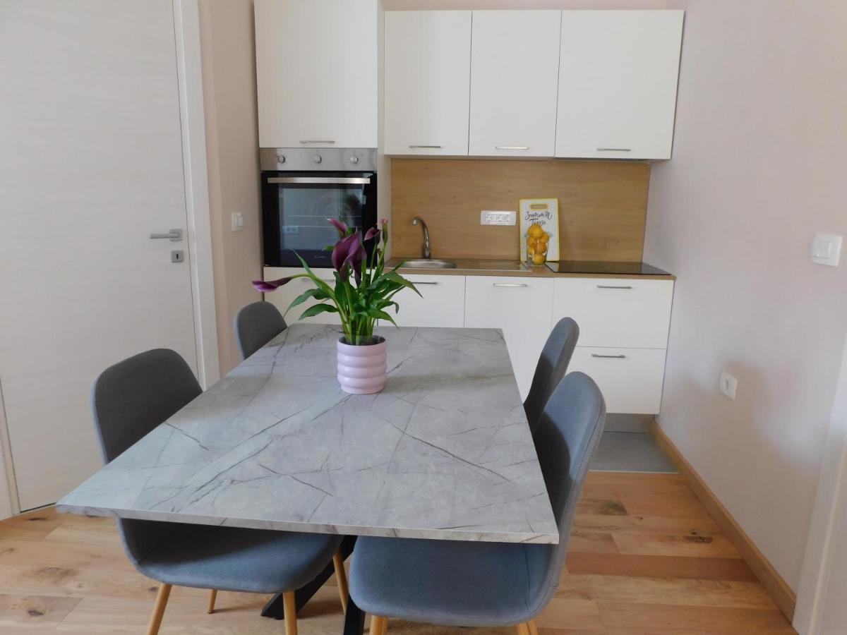 Hisa Limoni Apartment โคเปร์ ภายนอก รูปภาพ